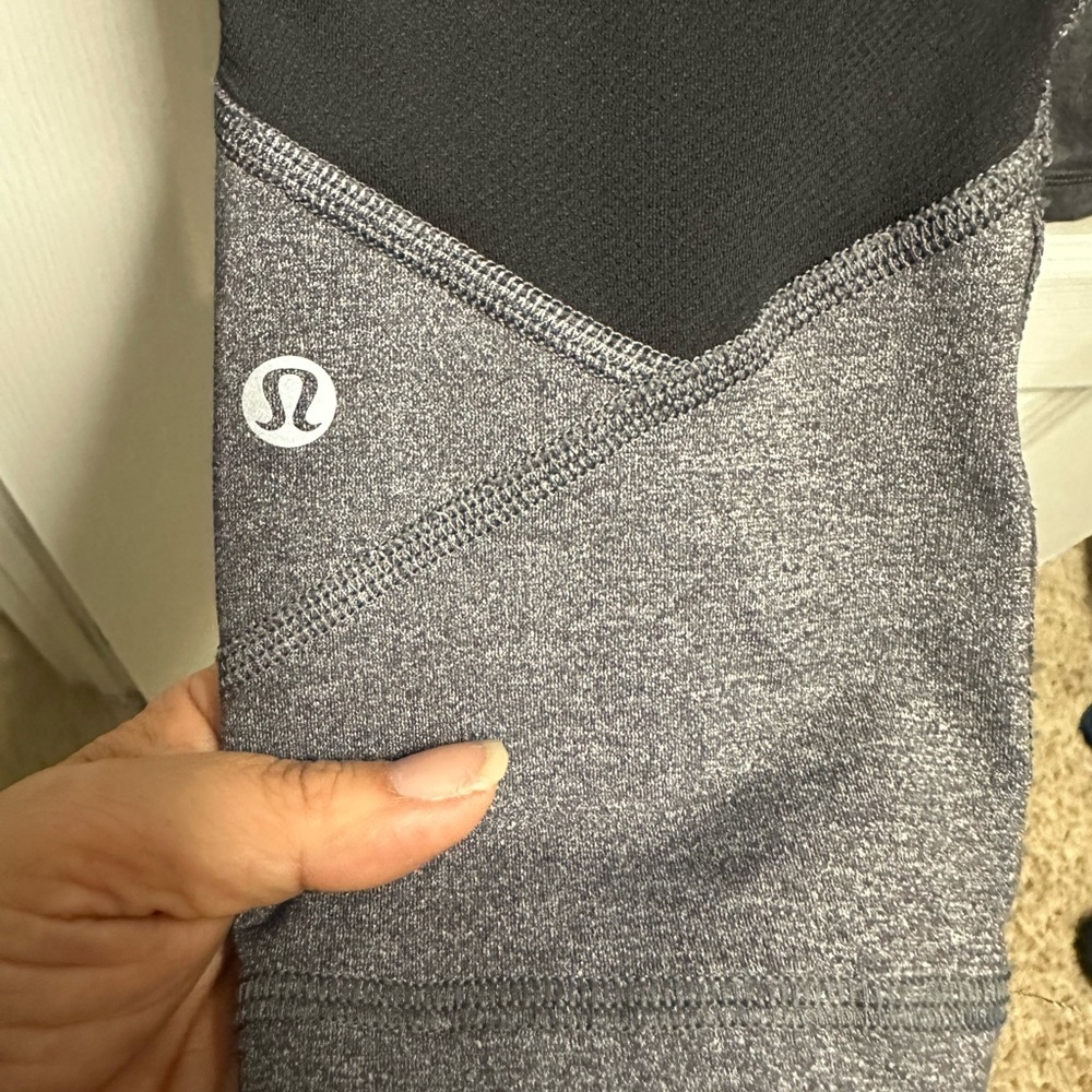 Lululemon Gray Athletic Leggings size 4/ NWOT # 53 - Picture 3 of 3